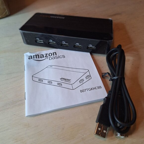 Amazon Basics USB 10 Port Hub 5V Power Adapter 3.0 Computer Accessory - Picture 1 of 9